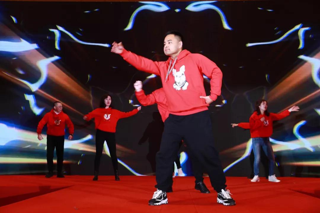 熱烈慶?!白兏飫?chuàng)新 揚(yáng)帆未來”北京中成康富2019年合伙人年會(huì)勝利召開 熱烈慶祝“變革創(chuàng)新 揚(yáng)帆未來”北京中成康富2019年合伙人年會(huì)勝利召開
