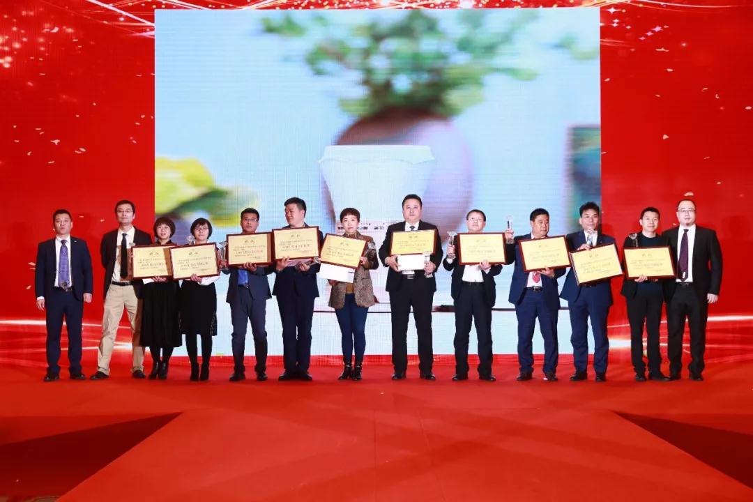 熱烈慶?!白兏飫?chuàng)新 揚(yáng)帆未來”北京中成康富2019年合伙人年會(huì)勝利召開 熱烈慶祝“變革創(chuàng)新 揚(yáng)帆未來”北京中成康富2019年合伙人年會(huì)勝利召開
